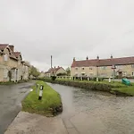 Harwood Cottage